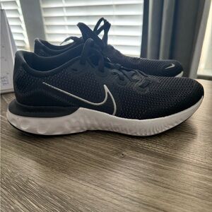 Kids Nike Black and White Renew Run Running Shoes